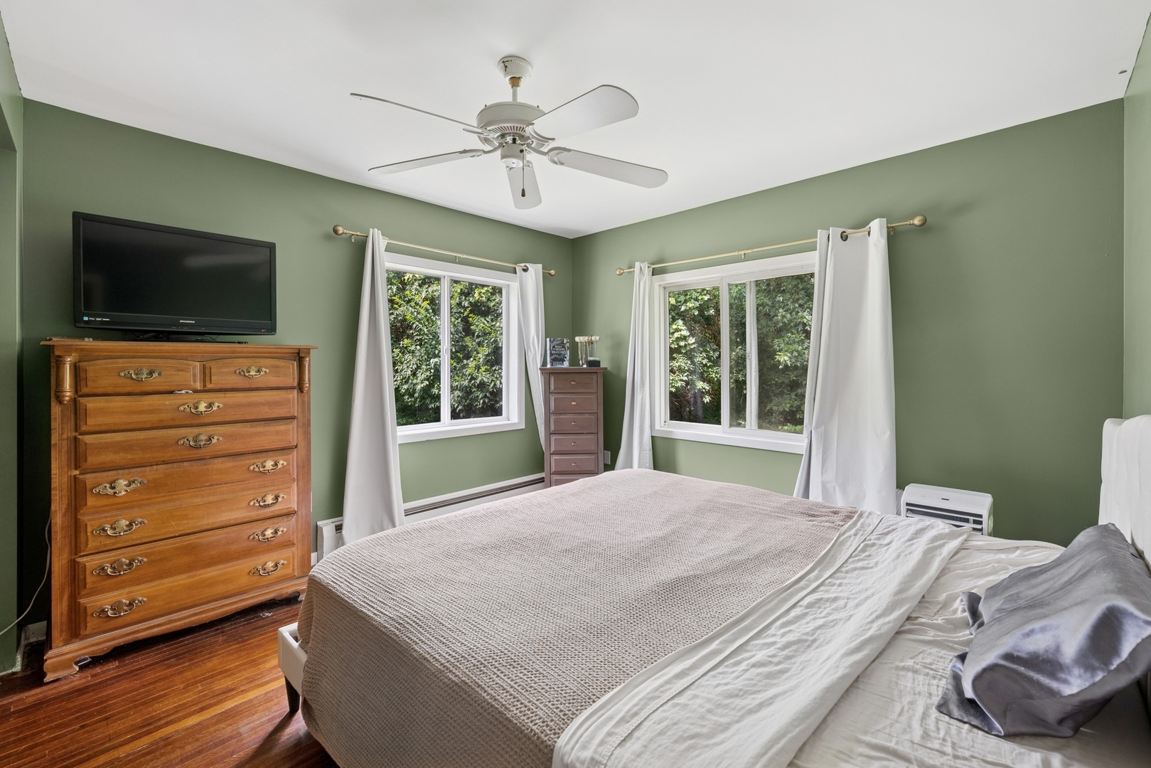34 N Adams Street, Oswego, IL 60543
