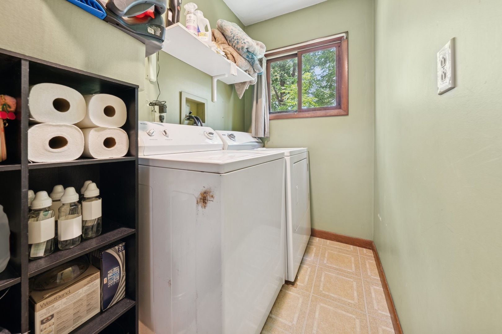34 N Adams Street, Oswego, IL 60543