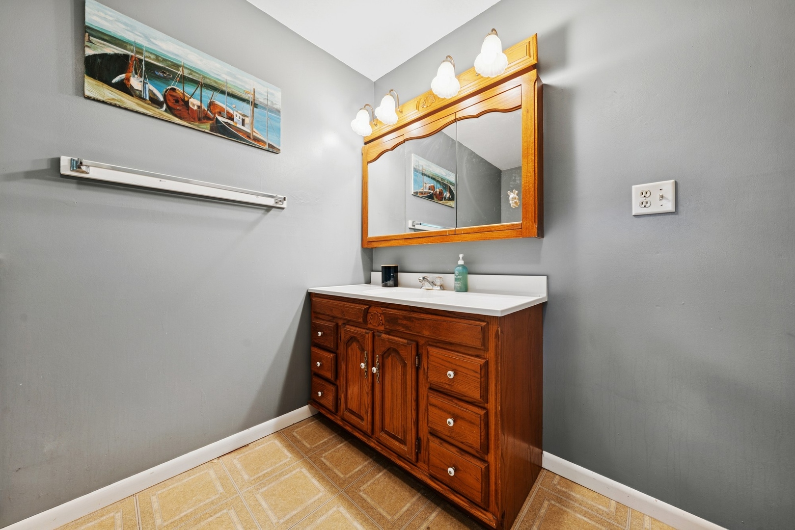 34 N Adams Street, Oswego, IL 60543