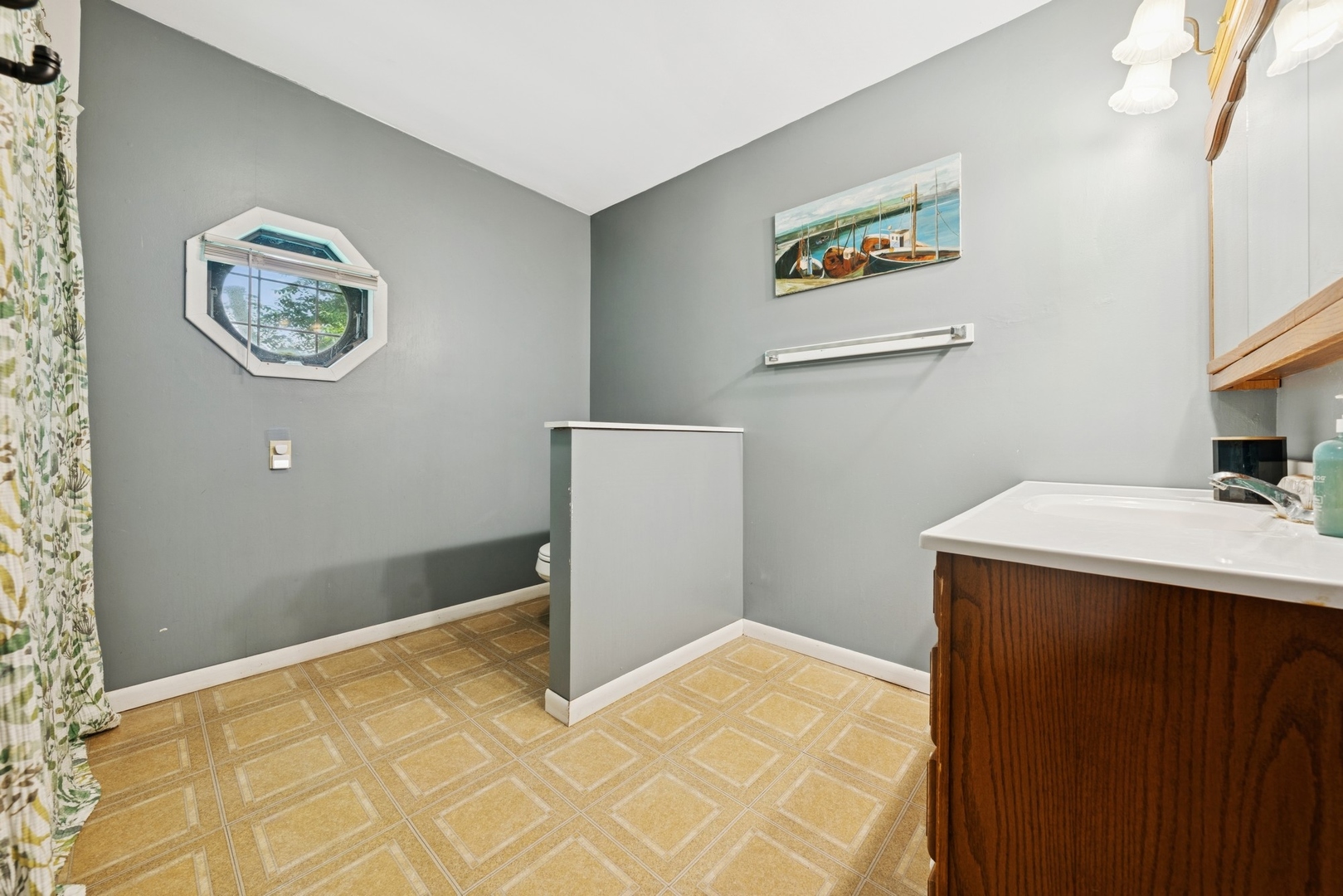 34 N Adams Street, Oswego, IL 60543