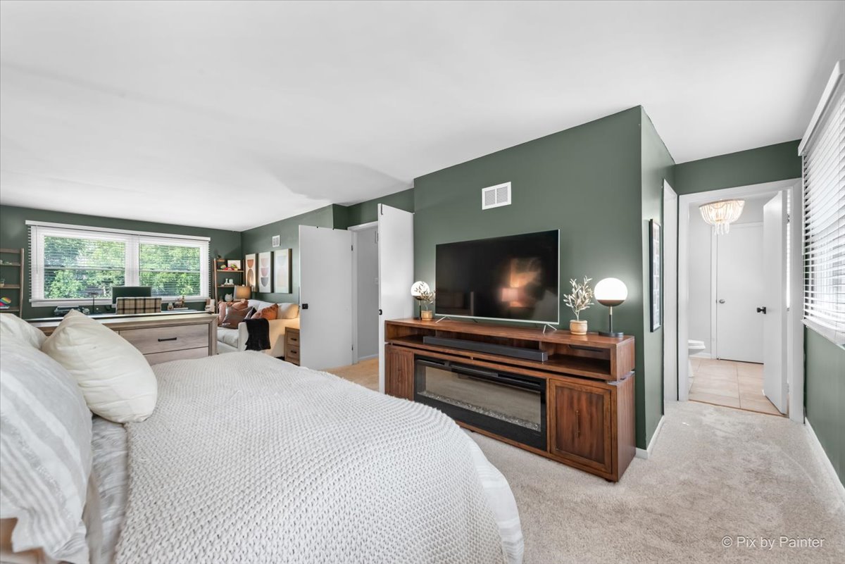 6S146 Country Drive, Naperville, IL 60540