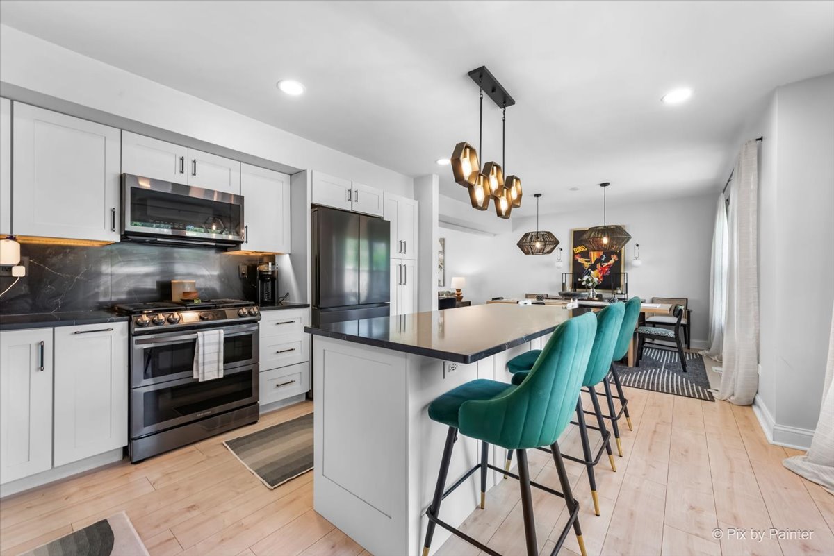 6S146 Country Drive, Naperville, IL 60540