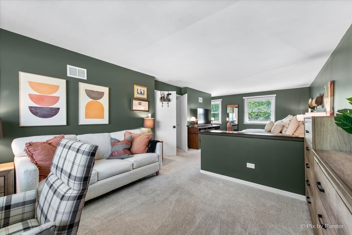 6S146 Country Drive, Naperville, IL 60540