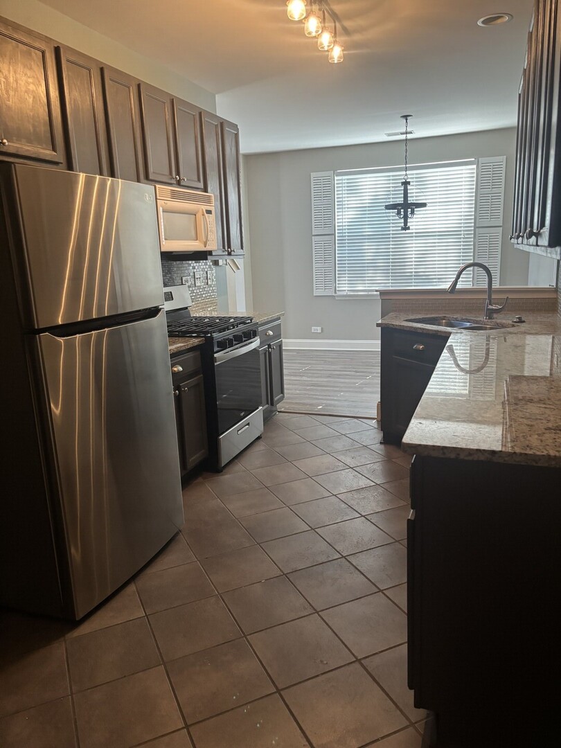 2568 Hillsboro Boulevard #2568, Aurora, IL 60503