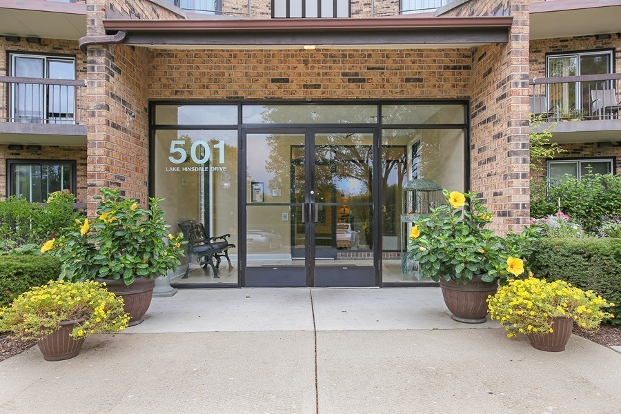 501 Lake Hinsdale Drive #307, Willowbrook, IL 60527