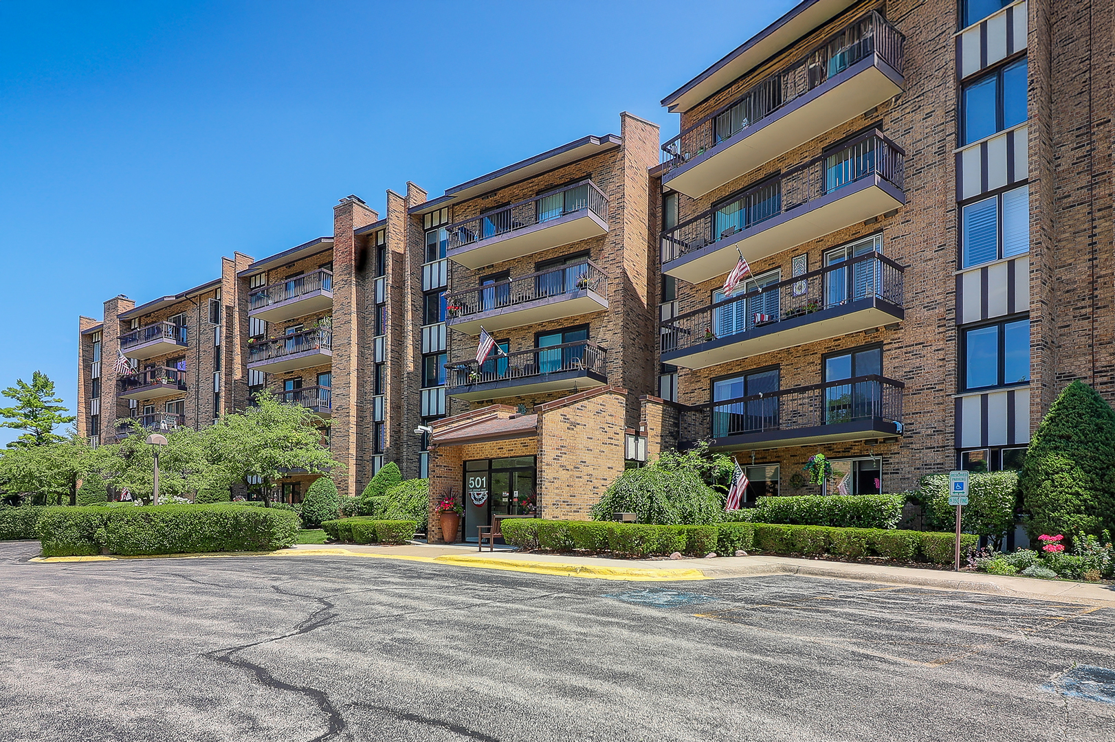501 Lake Hinsdale Drive #307, Willowbrook, IL 60527