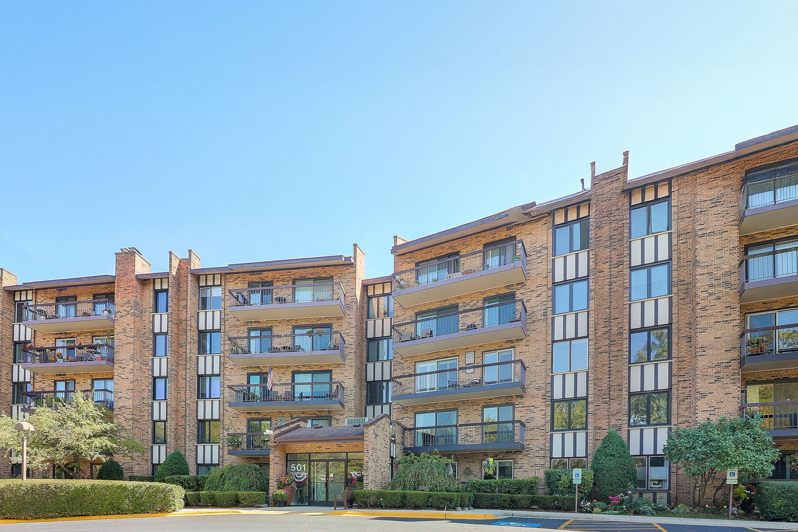 501 Lake Hinsdale Drive #307, Willowbrook, IL 60527