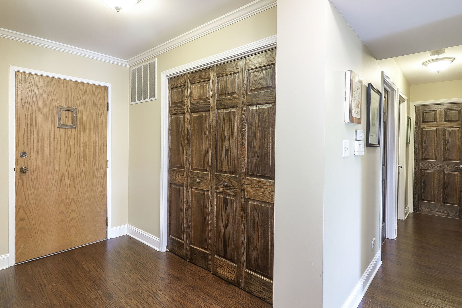501 Lake Hinsdale Drive #307, Willowbrook, IL 60527