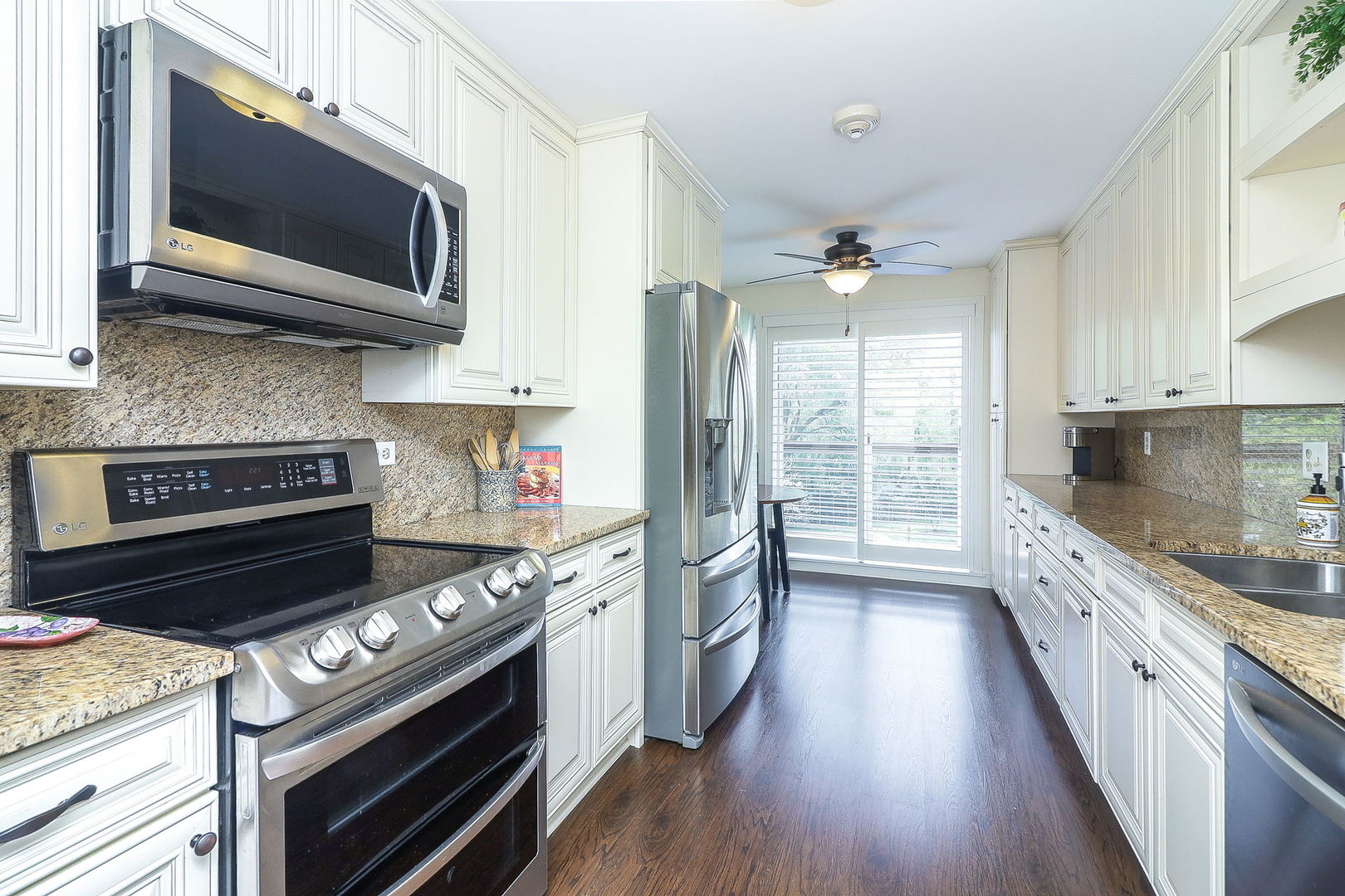 501 Lake Hinsdale Drive #307, Willowbrook, IL 60527