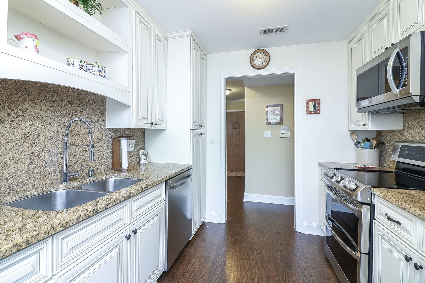 501 Lake Hinsdale Drive #307, Willowbrook, IL 60527