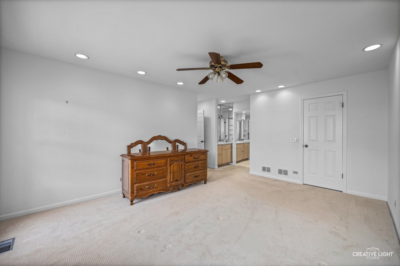 47 The Court Of Greenway #47, Northbrook, IL 60062
