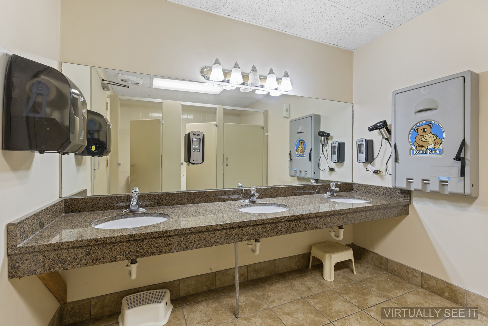 830 E Roosevelt Road, Lombard, IL 60148