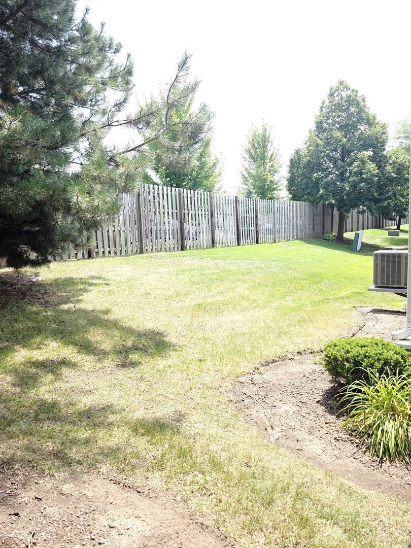 109 E Victoria Circle, North Aurora, IL 60542