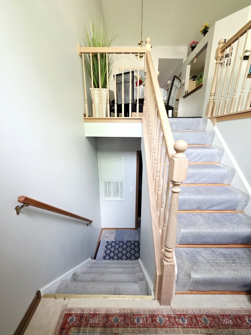 109 E Victoria Circle, North Aurora, IL 60542