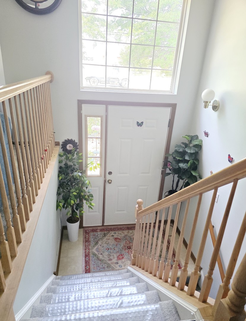 109 E Victoria Circle, North Aurora, IL 60542