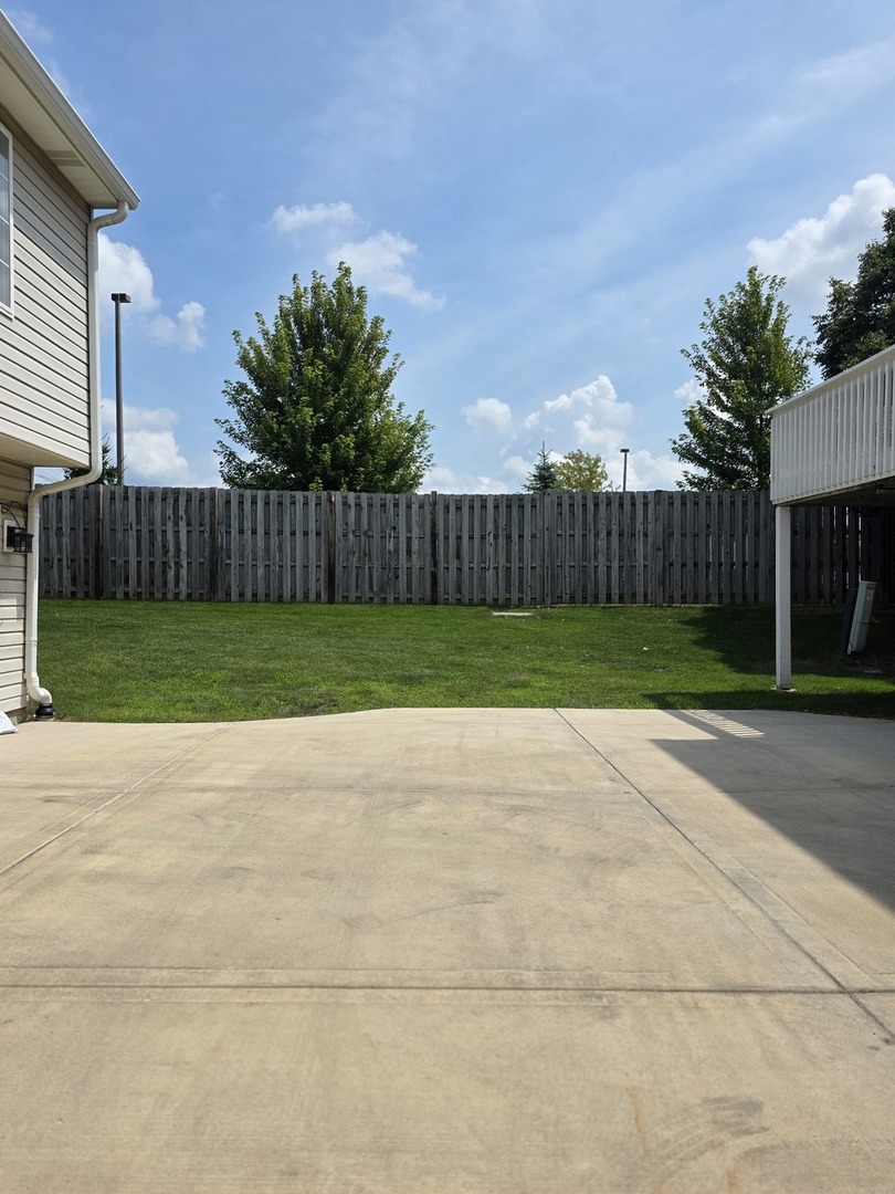 109 E Victoria Circle, North Aurora, IL 60542