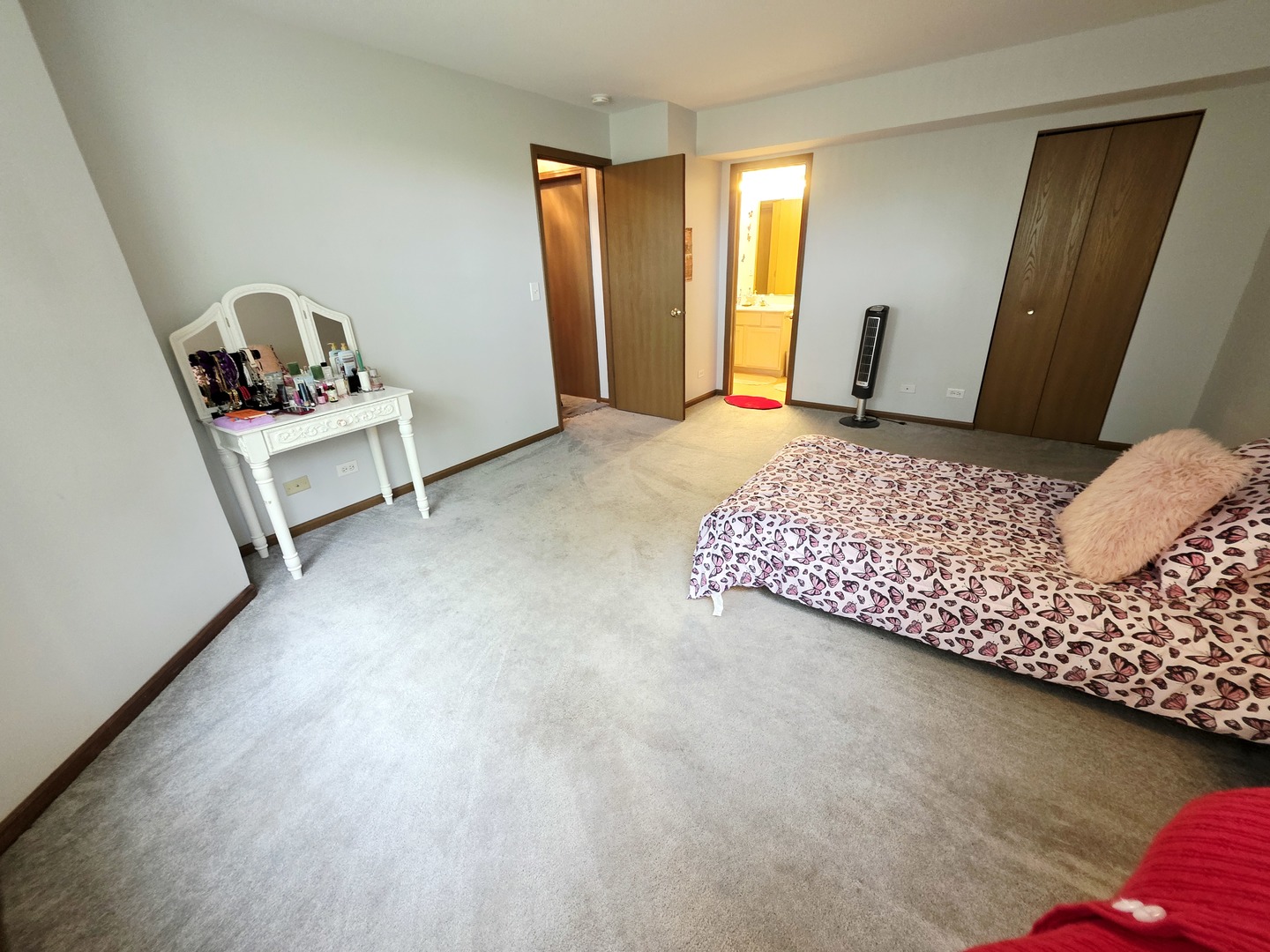 109 E Victoria Circle, North Aurora, IL 60542