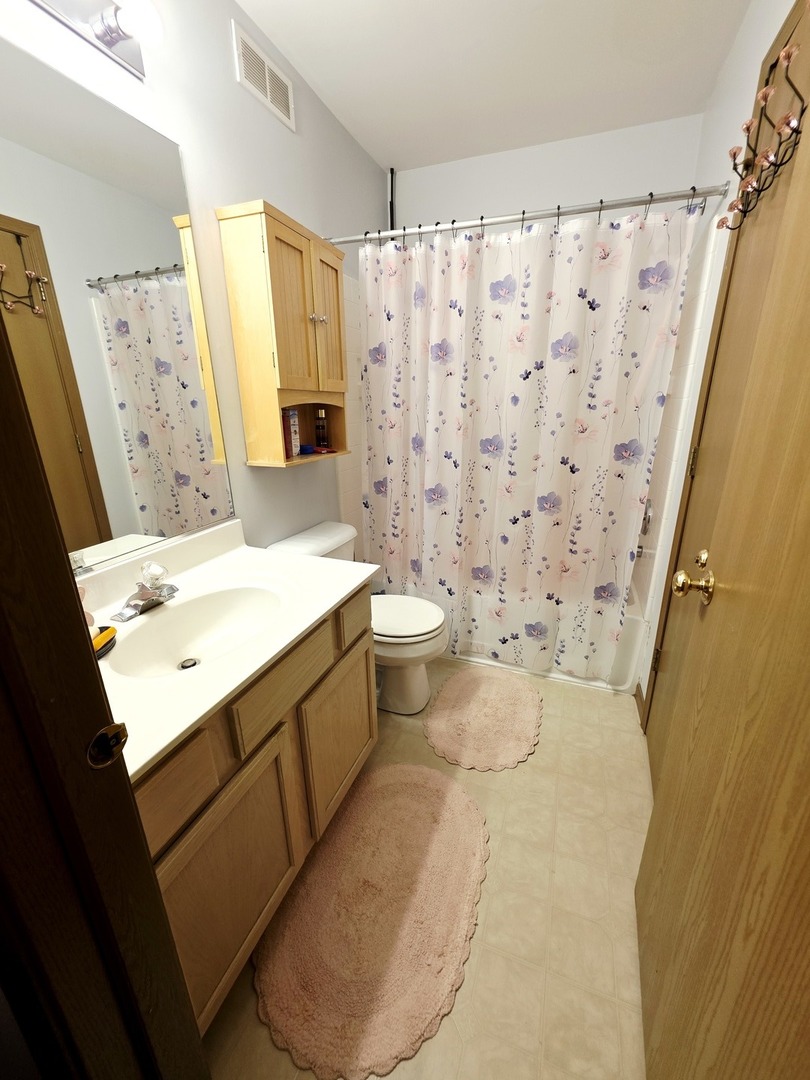 109 E Victoria Circle, North Aurora, IL 60542