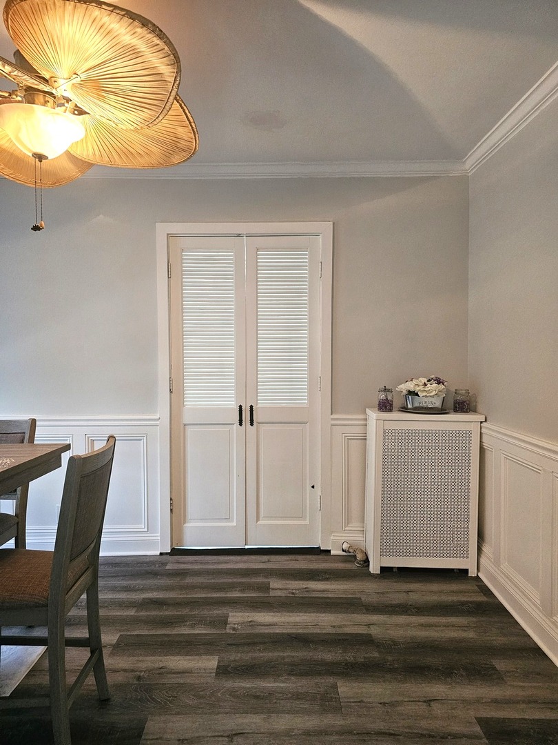 11 S 6th Avenue #1C, La Grange, IL 60525