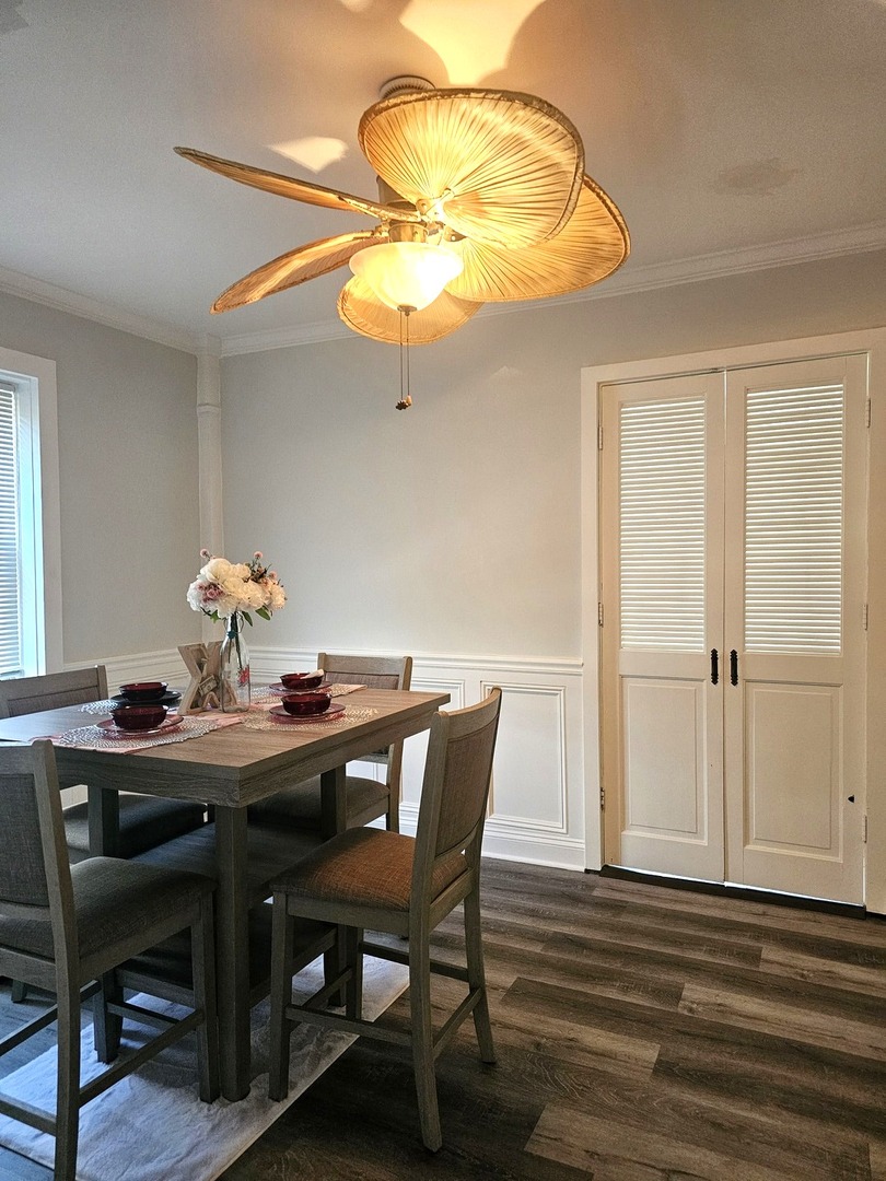 11 S 6th Avenue #1C, La Grange, IL 60525