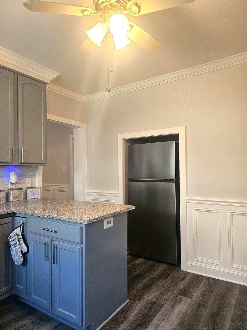 11 S 6th Avenue #1C, La Grange, IL 60525