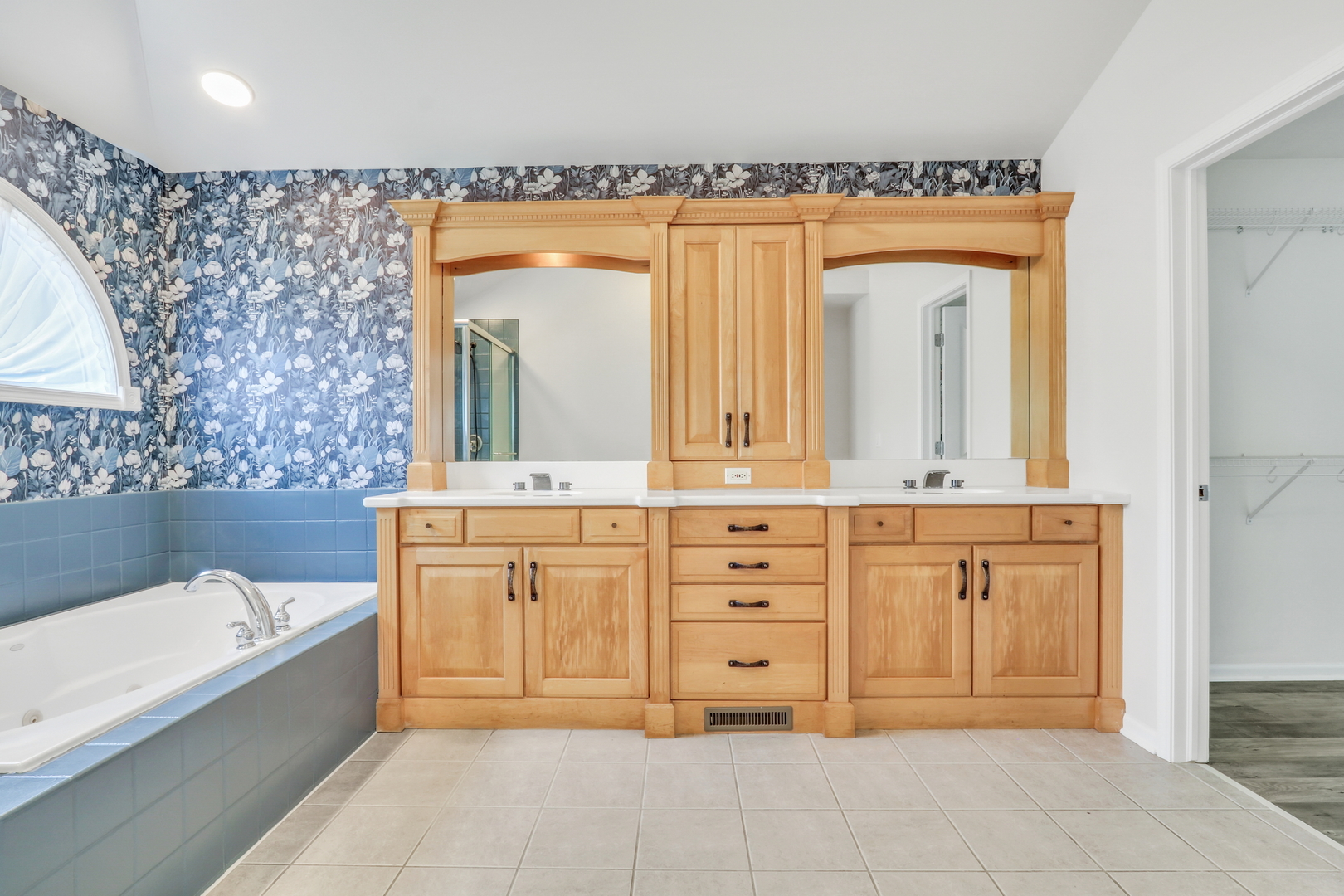3696 Tamarack Circle, Crystal Lake, IL 60012