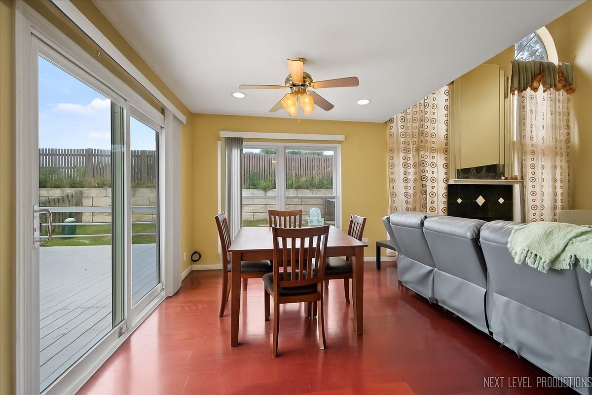 136 Horizon Circle, Carol Stream, IL 60188
