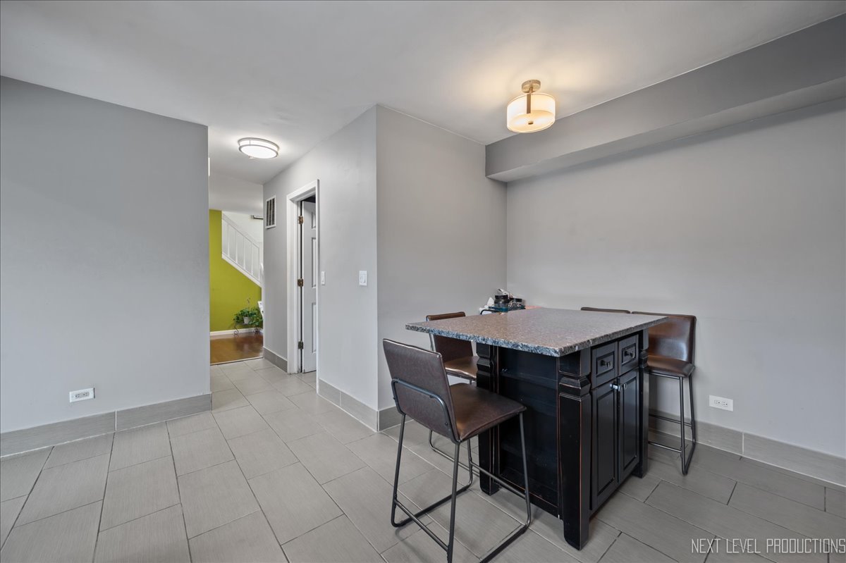 136 Horizon Circle, Carol Stream, IL 60188