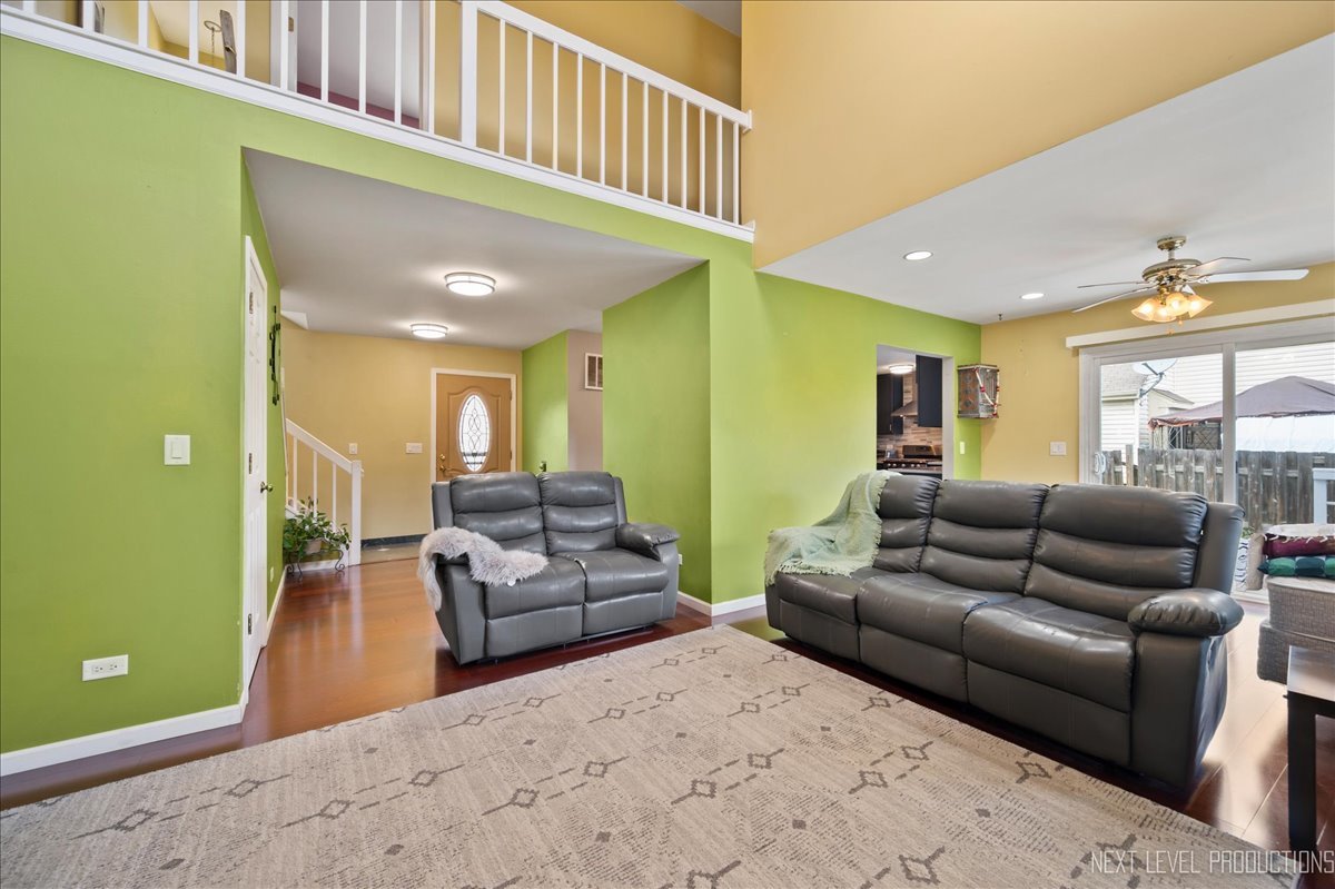 136 Horizon Circle, Carol Stream, IL 60188