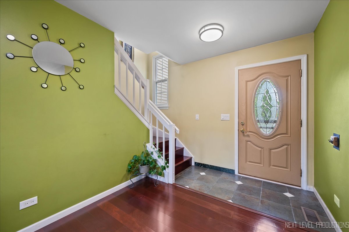 136 Horizon Circle, Carol Stream, IL 60188