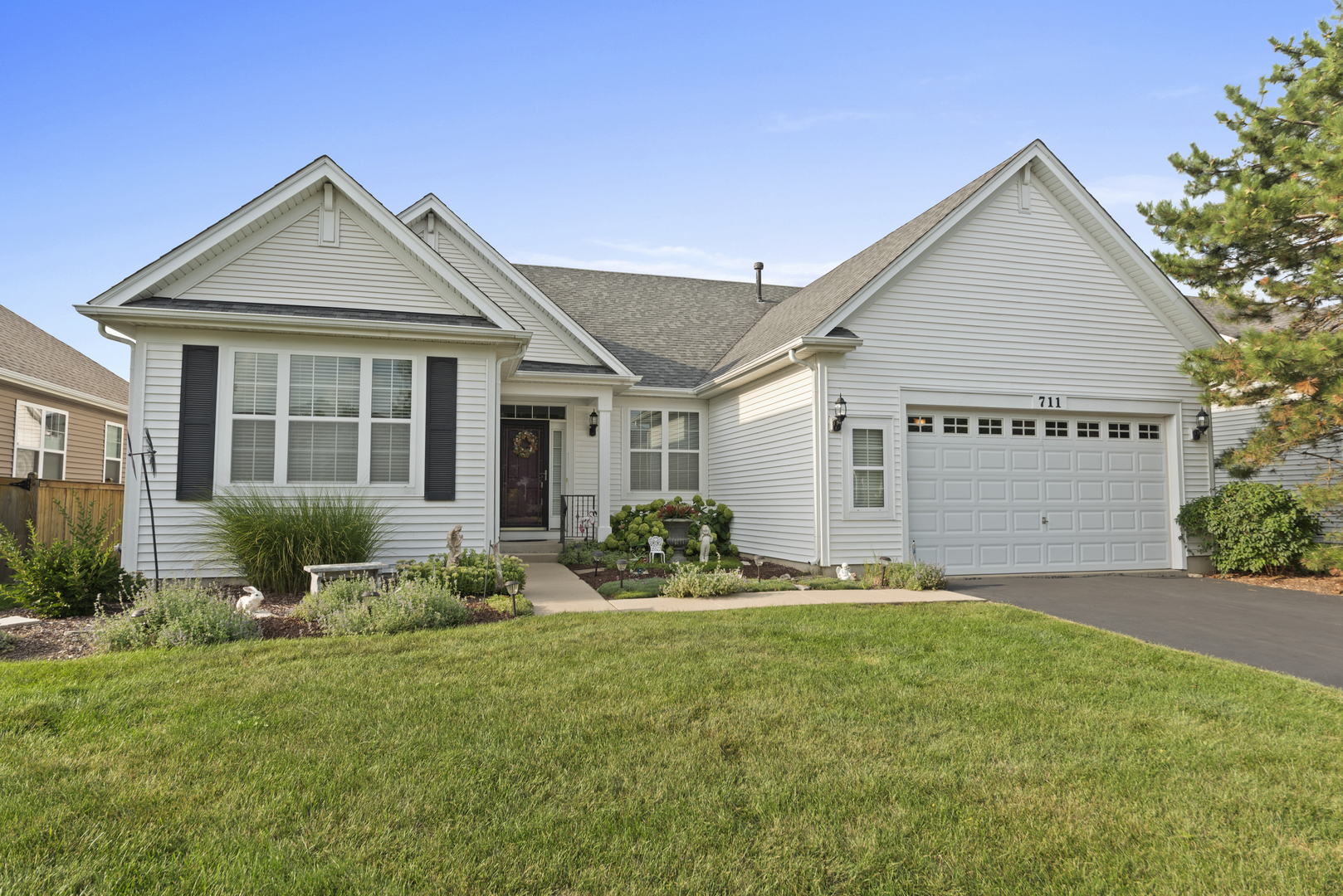 711 Bohannon Circle, Oswego, IL 60543