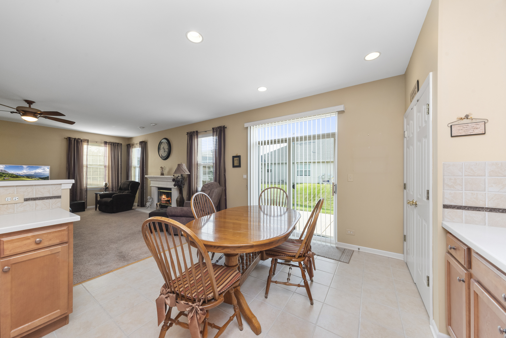 711 Bohannon Circle, Oswego, IL 60543
