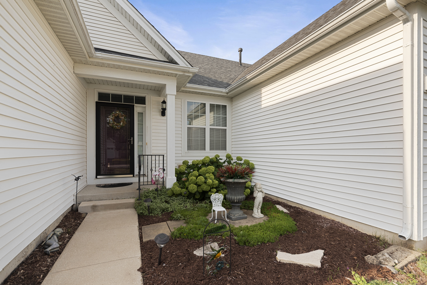711 Bohannon Circle, Oswego, IL 60543