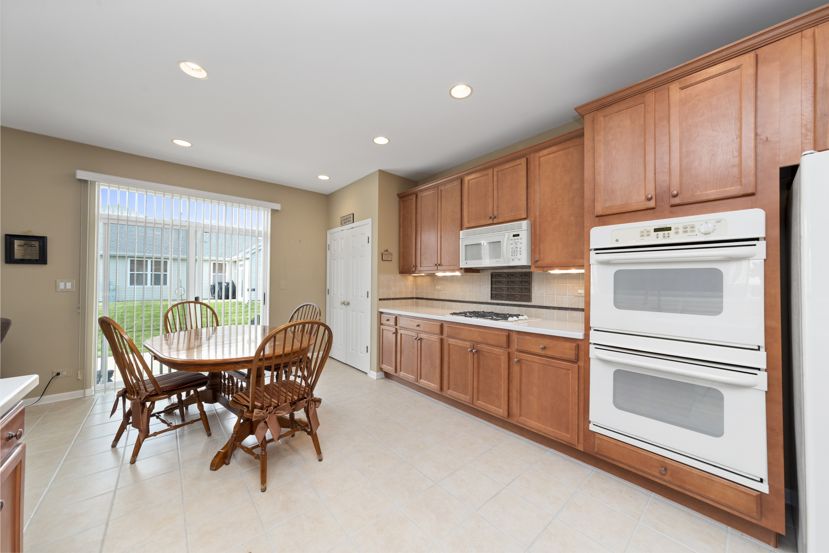 711 Bohannon Circle, Oswego, IL 60543