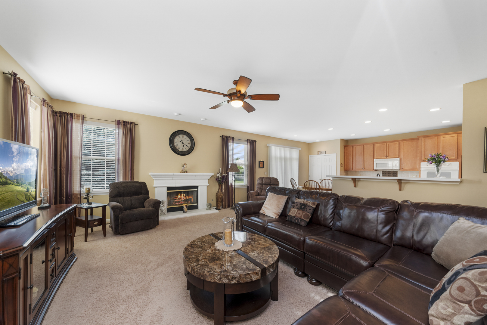 711 Bohannon Circle, Oswego, IL 60543