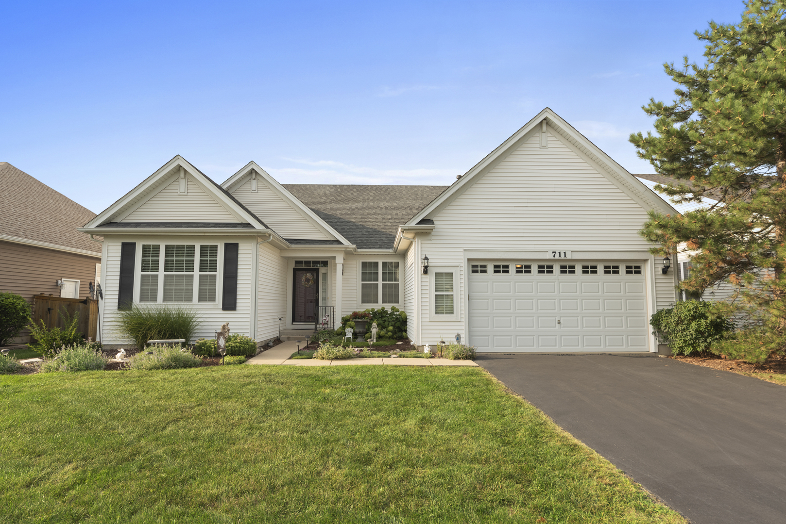 711 Bohannon Circle, Oswego, IL 60543
