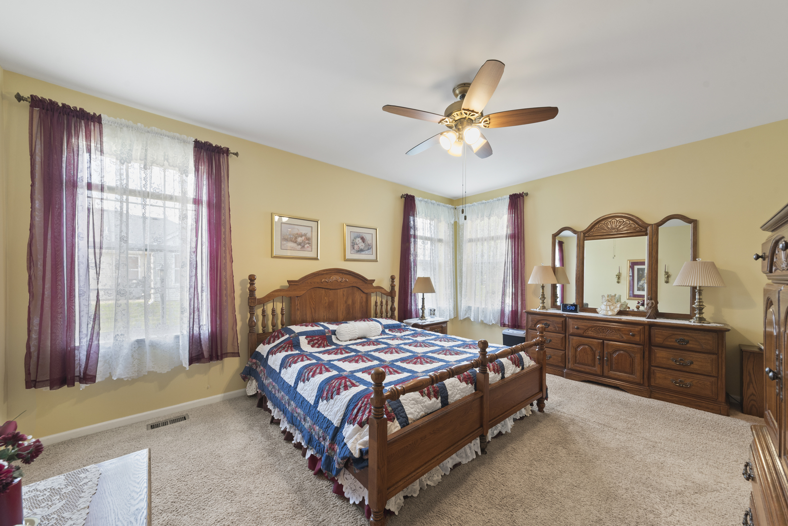 711 Bohannon Circle, Oswego, IL 60543