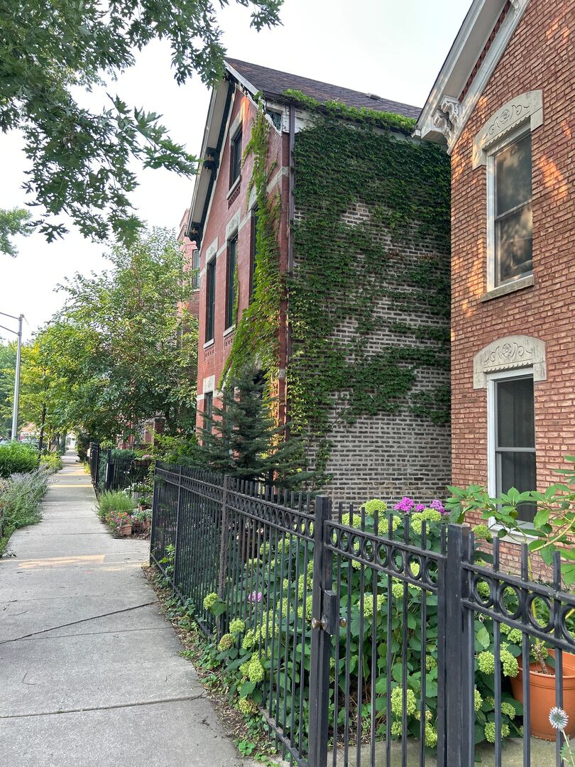 862 N Hermitage Avenue #2R, Chicago, IL 60622