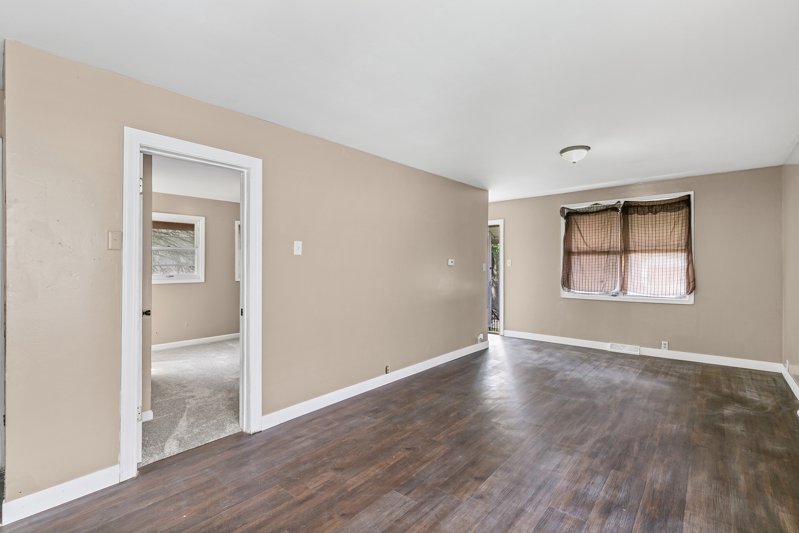90 W 28th Place, South Chicago Heights, IL 60411