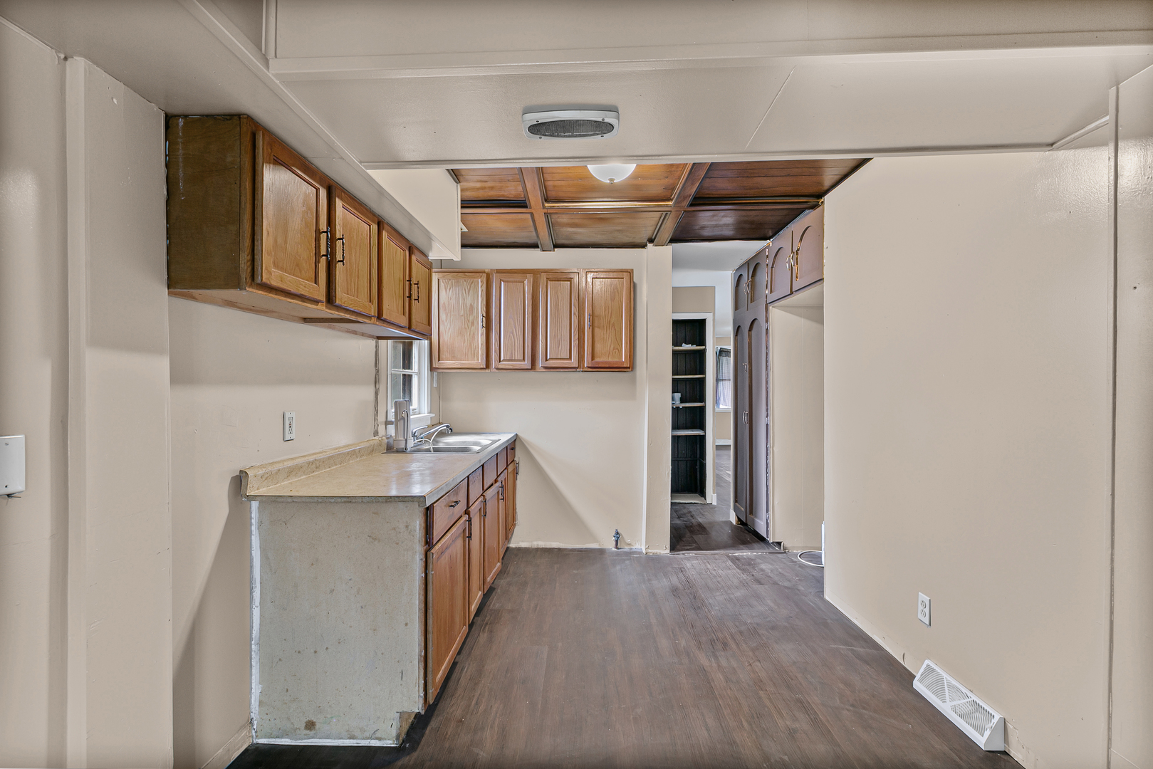 90 W 28th Place, South Chicago Heights, IL 60411