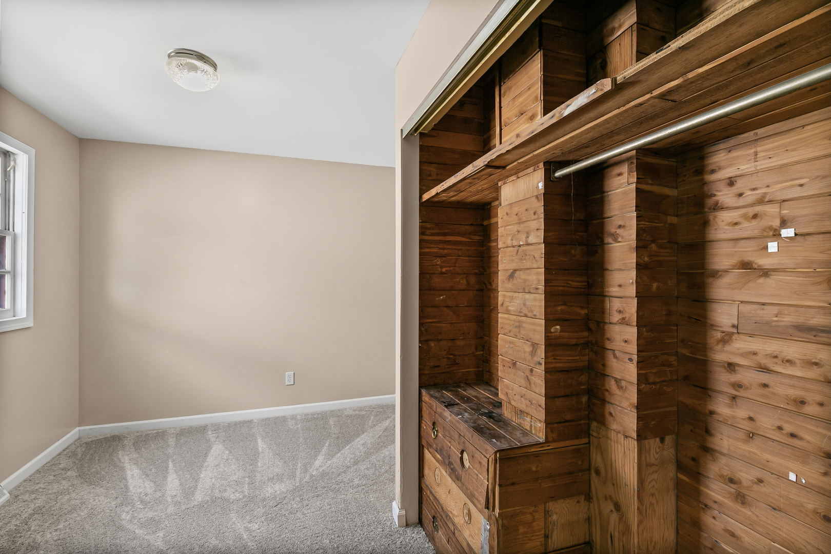 90 W 28th Place, South Chicago Heights, IL 60411