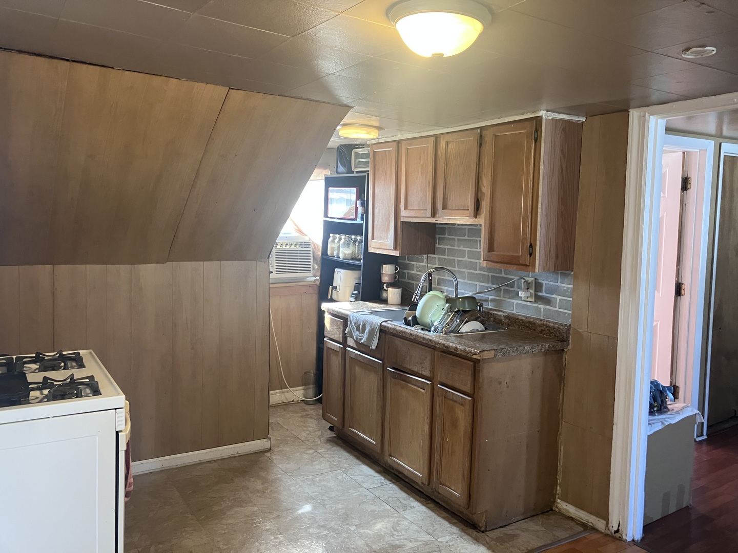 90 W 28th Place, South Chicago Heights, IL 60411