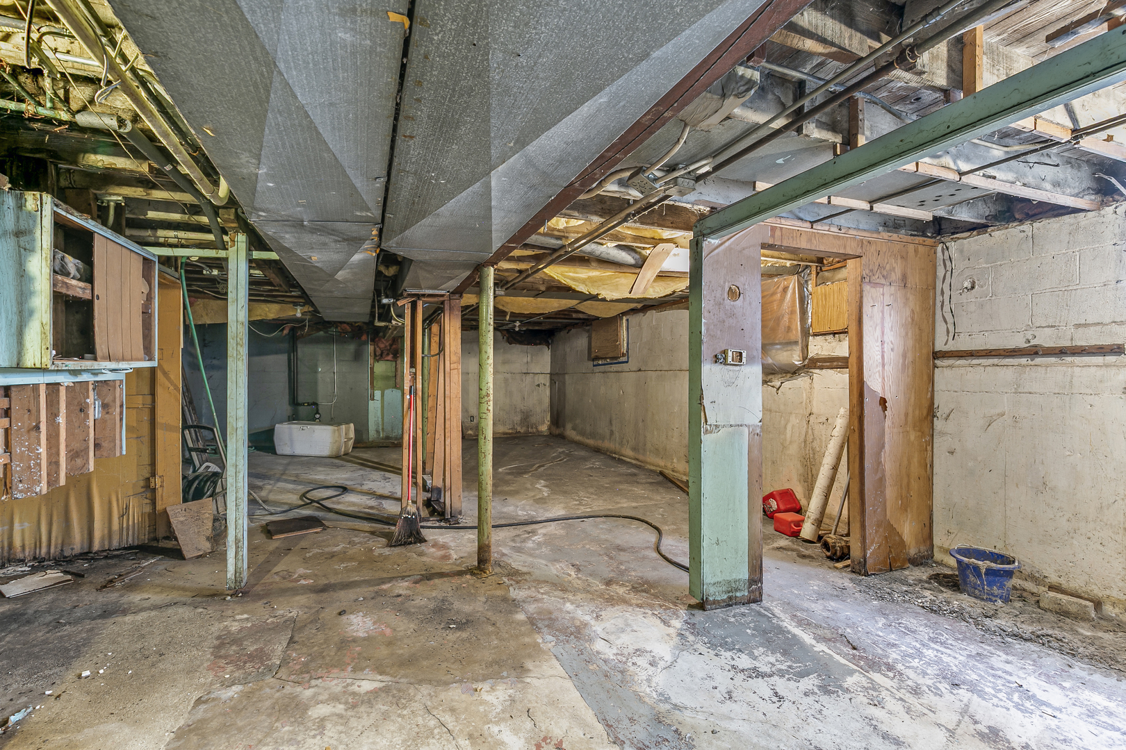 90 W 28th Place, South Chicago Heights, IL 60411