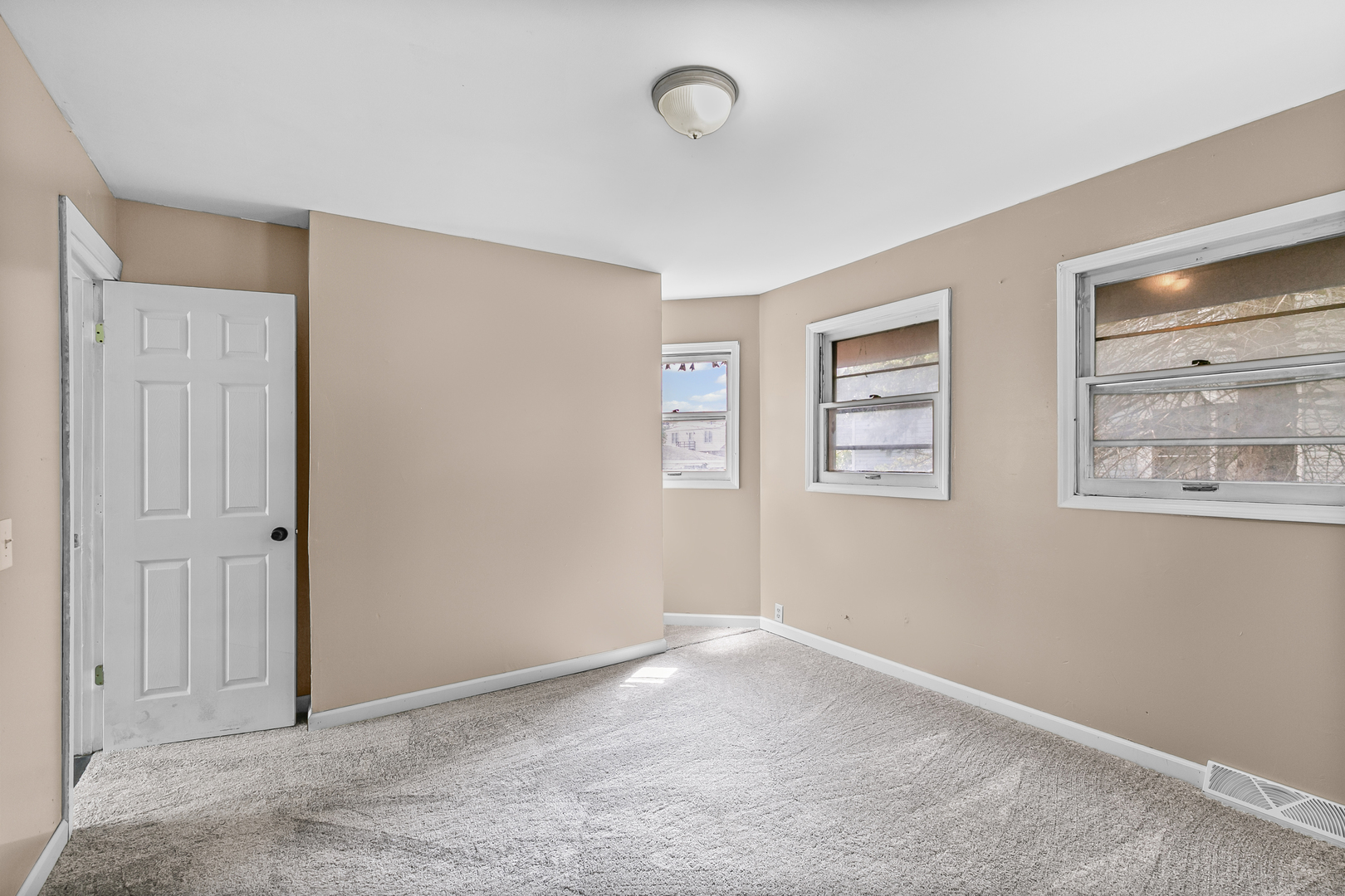 90 W 28th Place, South Chicago Heights, IL 60411