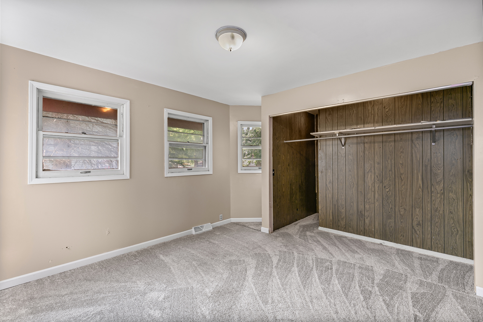 90 W 28th Place, South Chicago Heights, IL 60411