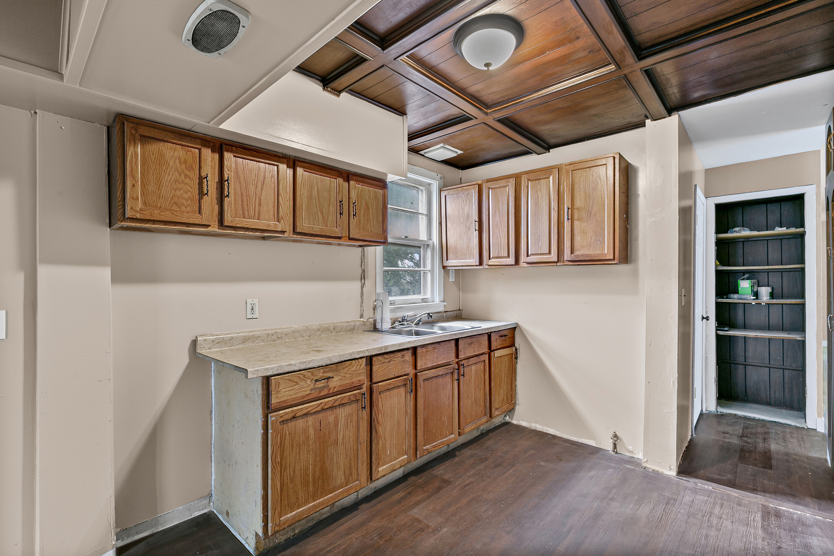 90 W 28th Place, South Chicago Heights, IL 60411