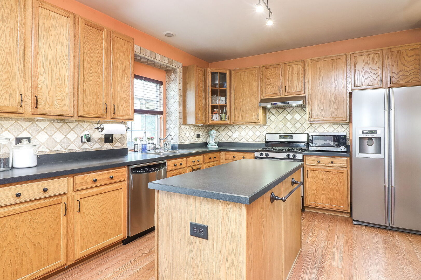 406 S Palmer Drive, Bolingbrook, IL 60490