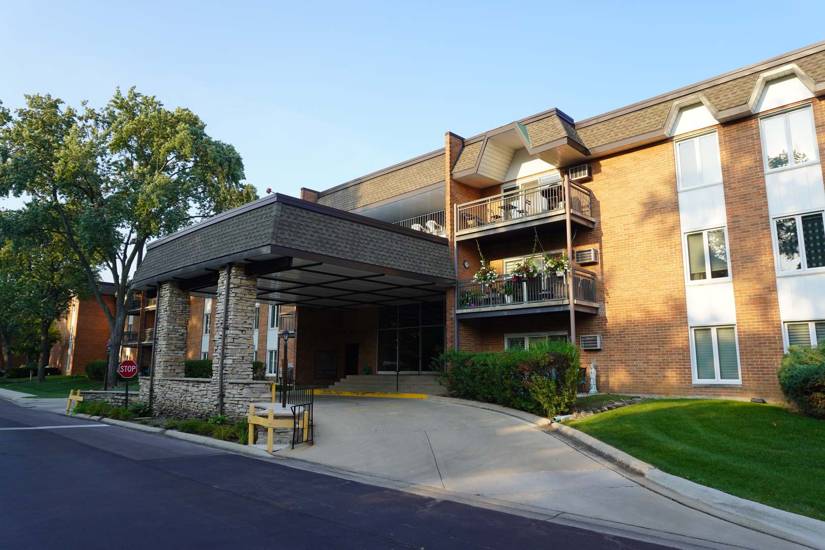 4250 Saratoga Avenue #L305, Downers Grove, IL 60515
