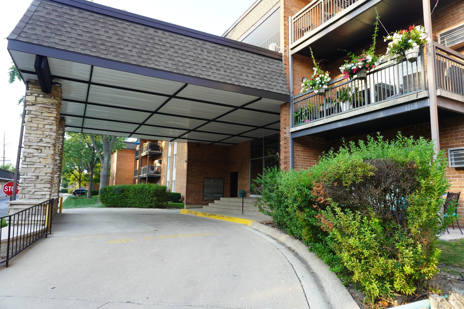 4250 Saratoga Avenue #L305, Downers Grove, IL 60515