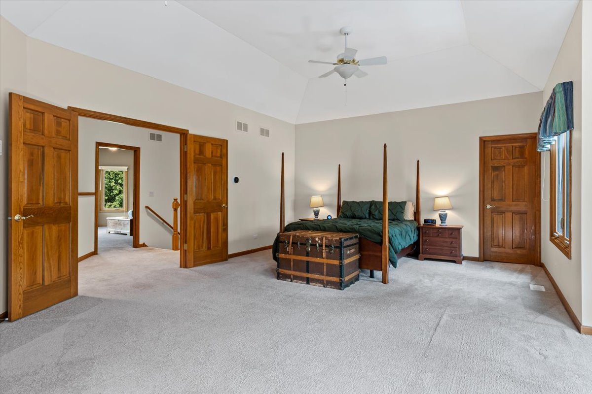 2587 Charter Oak Drive, Aurora, IL 60502